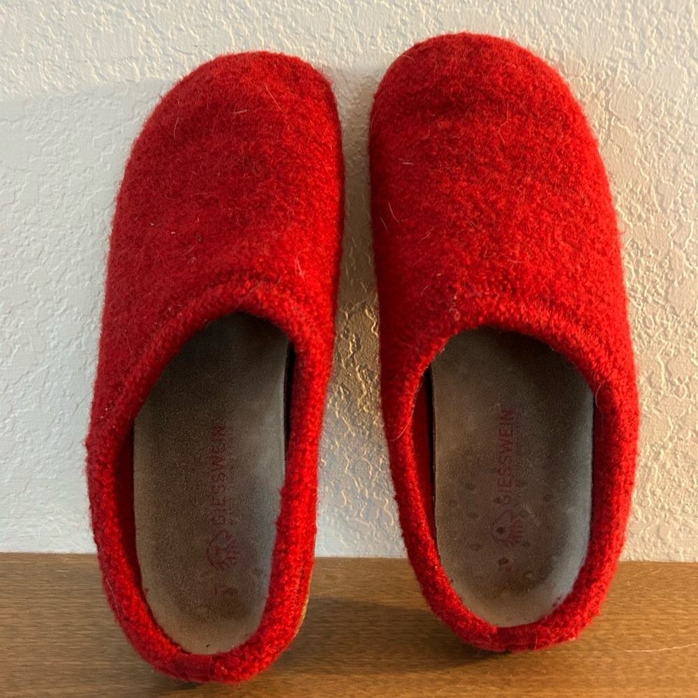 Giesswein clog slippers RED Sz (41). 10-10.5